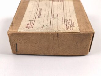 1.Weltkrieg, Feldpostpaket  mit zu befüllendem Flachmann aus Metall. Maße des Karton 4 x 10,5 x 10,5cm