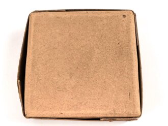 1.Weltkrieg, Feldpostpaket  mit zu befüllendem Flachmann aus Metall. Maße des Karton 4 x 10,5 x 10,5cm