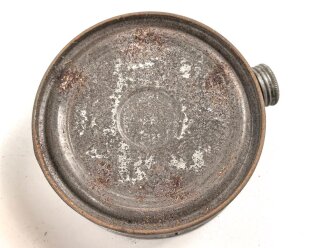 1.Weltkrieg, Feldpostpaket  mit zu befüllendem Flachmann aus Metall. Maße des Karton 4 x 10,5 x 10,5cm