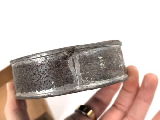 1.Weltkrieg, Feldpostpaket  mit zu befüllendem Flachmann aus Metall. Maße des Karton 4 x 10,5 x 10,5cm