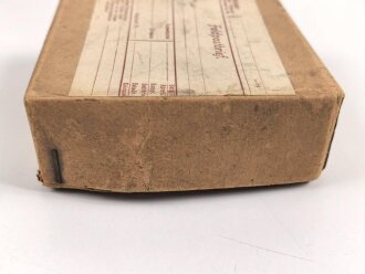 1.Weltkrieg, Feldpostpaket  mit zu befüllendem Flachmann aus Metall. Maße des Karton 4 x 10,5 x 10,5cm