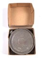 1.Weltkrieg, Feldpostpaket  mit zu befüllendem Flachmann aus Metall. Maße des Karton 4 x 10,5 x 10,5cm
