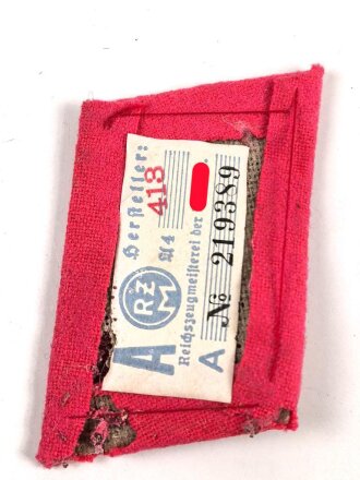 Einzelner Kragenspiegel mit RZM Etikett, leichter Mottenschaden