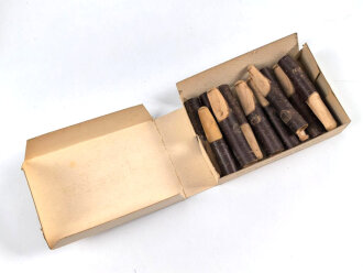 1.Weltkrieg, "Feldpostbrief" mit Haselnuß Zigarren- und Zigarettenspitzen. Maße des Karton 12 x 8 x 3cm