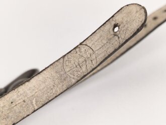 Belederung für eine Feldflasche der Wehrmacht. Ungebraucht, Lagerschaden, datiert 1942