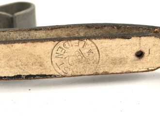 Belederung für eine Feldflasche der Wehrmacht. Ungebraucht, Lagerschaden, datiert 1942