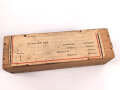 1.Weltkrieg, "Feldpost" aus Holz mit Tonflasche. Deckel fehlt, Maße  9,5 x 6 x 5,5cm