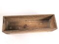 1.Weltkrieg, "Feldpost" aus Holz mit Tonflasche. Deckel fehlt, Maße  9,5 x 6 x 5,5cm