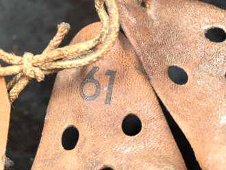 Polizei III.Reich, Stahlhelm Modell 1935 mit beiden Abzeichen. In allen Teilen Original und zusammengehörig, Ungereinigtes Stück, Hersteller ET für Eisenwerk Thale, Kopfgrösse 61.
