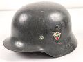 Polizei III.Reich, Stahlhelm Modell 1935 mit beiden Abzeichen. In allen Teilen Original und zusammengehörig, Ungereinigtes Stück, Hersteller ET für Eisenwerk Thale, Kopfgrösse 61.