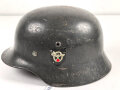 Polizei III.Reich, Stahlhelm Modell 1935 mit beiden Abzeichen. In allen Teilen Original und zusammengehörig, Ungereinigtes Stück, Hersteller ET für Eisenwerk Thale, Kopfgrösse 61.