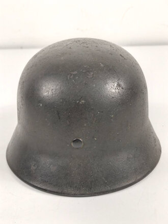 Stahlhelm Modell 1940 für Angehörige des Heeres. In allen Teilen original und zusammengehörig, undeutlich gestempelt ? 64.
