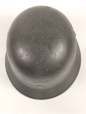 Stahlhelm Modell 1940 für Angehörige des Heeres. In allen Teilen original und zusammengehörig, undeutlich gestempelt ? 64.