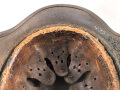 Stahlhelm Modell 1940 für Angehörige des Heeres. In allen Teilen original und zusammengehörig, undeutlich gestempelt ? 64.