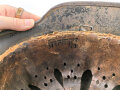 Stahlhelm Modell 1940 für Angehörige des Heeres. In allen Teilen original und zusammengehörig, undeutlich gestempelt ? 64.