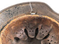 Stahlhelm Modell 1940 für Angehörige des Heeres. In allen Teilen original und zusammengehörig, undeutlich gestempelt ? 64.