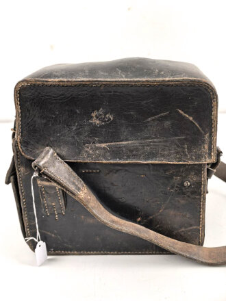 Pionier, Tasche zum Glühzündapparat 37 der Wehrmacht. Ungereinigtes Stück, der Trageriemen original und zugehörig