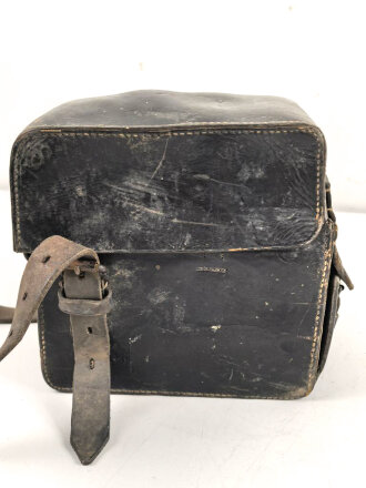 Pionier, Tasche zum Glühzündapparat 37 der Wehrmacht. Ungereinigtes Stück, der Trageriemen original und zugehörig