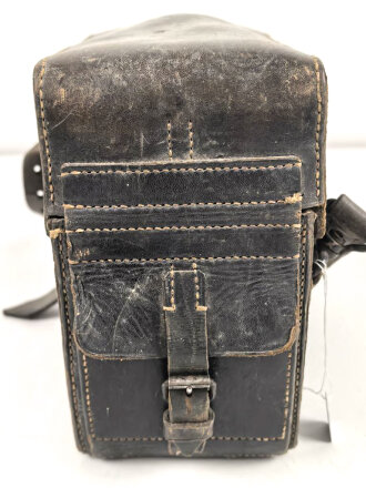Pionier, Tasche zum Glühzündapparat 37 der Wehrmacht. Ungereinigtes Stück, der Trageriemen original und zugehörig