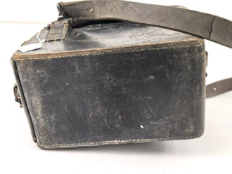 Pionier, Tasche zum Glühzündapparat 37 der Wehrmacht. Ungereinigtes Stück, der Trageriemen original und zugehörig