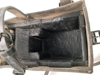 Pionier, Tasche zum Glühzündapparat 37 der Wehrmacht. Ungereinigtes Stück, der Trageriemen original und zugehörig