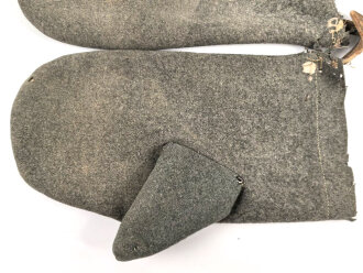Paar gefütterte Winterhandschuhe. Höchstwahrscheinlich aus der Zeit des 1. Weltkrieg. Ungereiniogtes Paar , beschädigt
