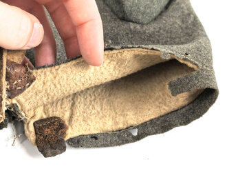 Paar gefütterte Winterhandschuhe. Höchstwahrscheinlich aus der Zeit des 1. Weltkrieg. Ungereiniogtes Paar , beschädigt
