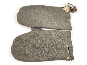 Paar gefütterte Winterhandschuhe. Höchstwahrscheinlich aus der Zeit des 1. Weltkrieg. Ungereiniogtes Paar , beschädigt