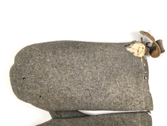 Paar gefütterte Winterhandschuhe. Höchstwahrscheinlich aus der Zeit des 1. Weltkrieg. Ungereiniogtes Paar , beschädigt