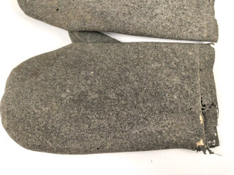 Paar gefütterte Winterhandschuhe. Höchstwahrscheinlich aus der Zeit des 1. Weltkrieg. Ungereiniogtes Paar , beschädigt
