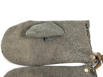 Paar gefütterte Winterhandschuhe. Höchstwahrscheinlich aus der Zeit des 1. Weltkrieg. Ungereiniogtes Paar , beschädigt
