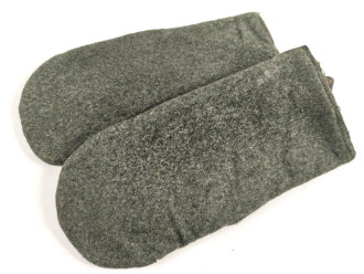Paar gefütterte Winterhandschuhe. Höchstwahrscheinlich aus der Zeit des 1. Weltkrieg. Ungereinigtes Paar in gutem Zustand