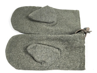 Paar gefütterte Winterhandschuhe. Höchstwahrscheinlich aus der Zeit des 1. Weltkrieg. Ungereinigtes Paar in gutem Zustand