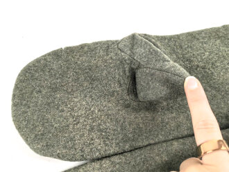 Paar gefütterte Winterhandschuhe. Höchstwahrscheinlich aus der Zeit des 1. Weltkrieg. Ungereinigtes Paar in gutem Zustand