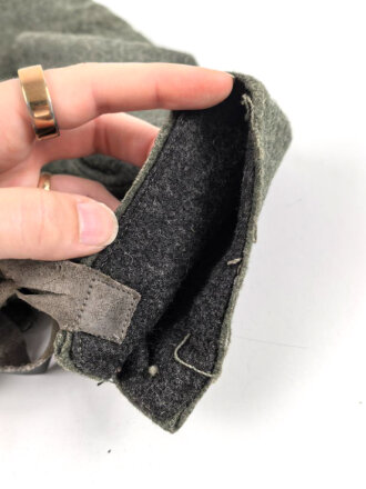 Paar gefütterte Winterhandschuhe. Höchstwahrscheinlich aus der Zeit des 1. Weltkrieg. Ungereinigtes Paar in gutem Zustand