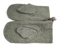 Paar gefütterte Winterhandschuhe. Höchstwahrscheinlich aus der Zeit des 1. Weltkrieg. Ungereinigtes Paar in gutem Zustand