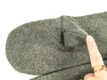 Paar gefütterte Winterhandschuhe. Höchstwahrscheinlich aus der Zeit des 1. Weltkrieg. Ungereinigtes Paar in gutem Zustand