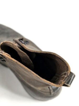 Paar benagelte Halbschuhe in schwerer Ausführung. Kommen aus einer Sammlung zum Thema 1. Weltkrieg. Guter Gesamtzustand, Sohlenlänge 29cm