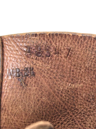 Paar benagelte Halbschuhe in schwerer Ausführung. Kommen aus einer Sammlung zum Thema 1. Weltkrieg. Guter Gesamtzustand, Sohlenlänge 29cm