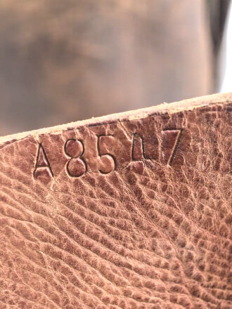 Paar benagelte Halbschuhe in schwerer Ausführung. Kommen aus einer Sammlung zum Thema 1. Weltkrieg. Guter Gesamtzustand, Sohlenlänge 29cm