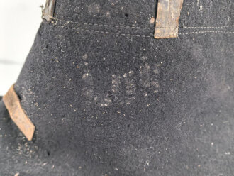 1.Weltkrieg, Paar Winter Überschuhe schwarzer Filz/ Leder. . Ungereinigt, Sohlenlänge 38cm. Anbei ein originales Foto im Ansichtskartenformat.