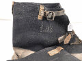1.Weltkrieg, Paar Winter Überschuhe schwarzer Filz/ Leder. . Ungereinigt, Sohlenlänge 38cm. Anbei ein originales Foto im Ansichtskartenformat.