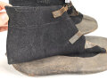 1.Weltkrieg, Paar Winter Überschuhe schwarzer Filz/ Leder. . Ungereinigt, Sohlenlänge 38cm. Anbei ein originales Foto im Ansichtskartenformat.