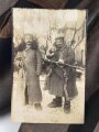 1.Weltkrieg, Paar Winter Überschuhe schwarzer Filz/ Leder. . Ungereinigt, Sohlenlänge 38cm. Anbei ein originales Foto im Ansichtskartenformat.