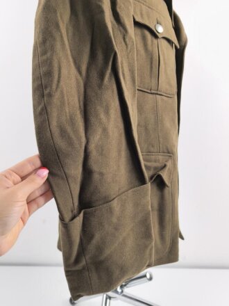 Dienstrock für Angehörige im NS Kraftfahrkorps NSKK. Das Schulterstück originalvernäht, RZM Etikett in der Tasche. Ungereinigt