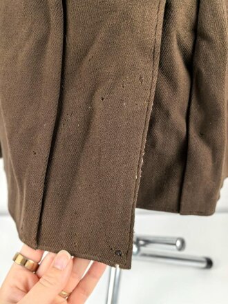 Dienstrock für Angehörige in der SA? Relativ dunkles braun, verwaschenes Etikett in der Tasche. Mottenschäden, ungereinigt