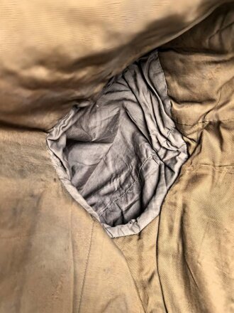 Dienstrock für Angehörige in der SA? Relativ dunkles braun, verwaschenes Etikett in der Tasche. Mottenschäden, ungereinigt