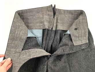 Deutsches Rotes Kreuz DRK, Stiefelhose Eigentumstsück mit diversen beschädigungen. Ungereinigt