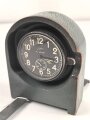 Luftwaffe Betriebsuhr, auch Stationsuhr oder Funkraumuhr genannt. Bauart Junghans, , Fl 25591. Original lackiertes Gehäuse , läuft einwandfrei