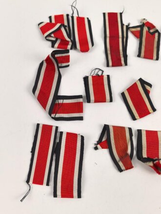 Konvolut Ordenbänder für Eisernes Kreuz 2. Klasse 1939, alle kurz , verschmutzt oder defekt.
